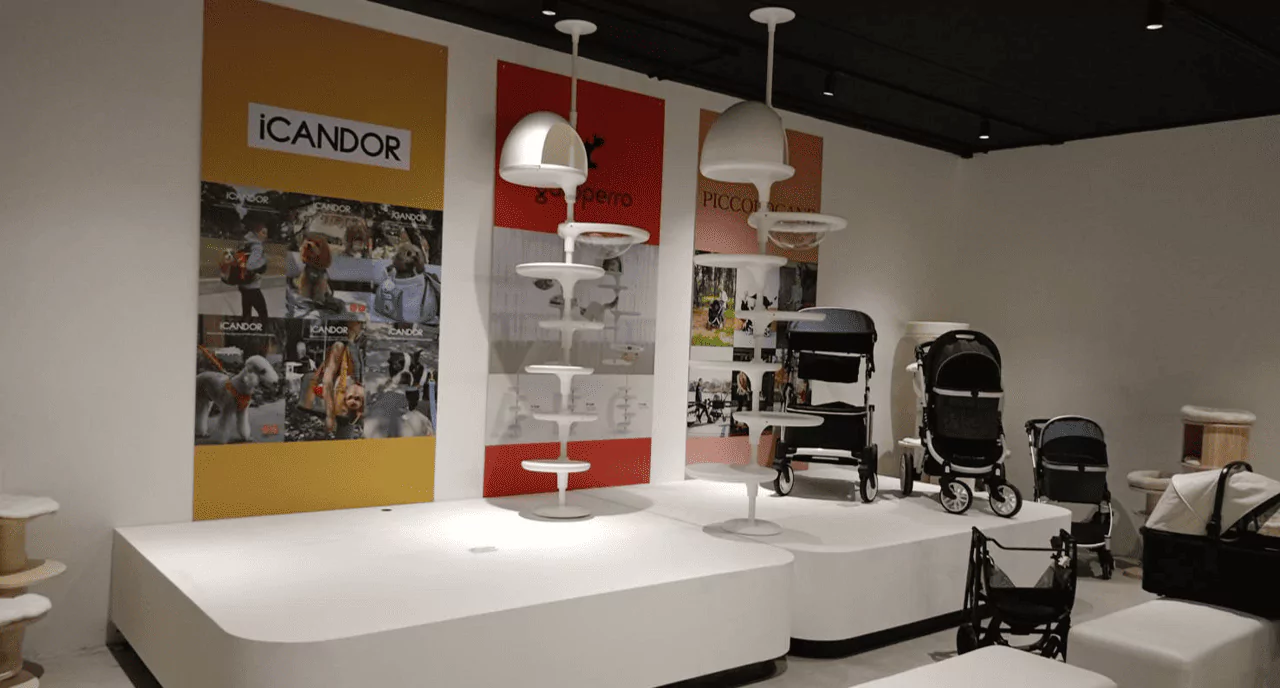 บูธจำหน่ายสินค้าเกี่ยวกับสัตว์เลี้ยง