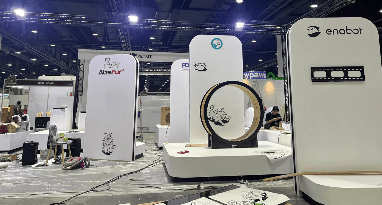 บูธขายสินค้าเกี่ยวกับสัตว์เลี้ยงขนาดใหญ่