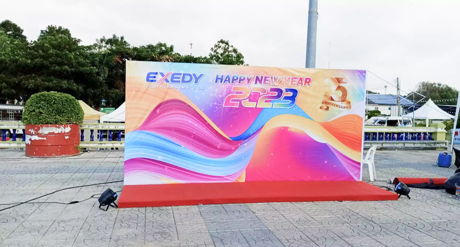 แบคดรอปถ่ายรูปสีสันสดใส